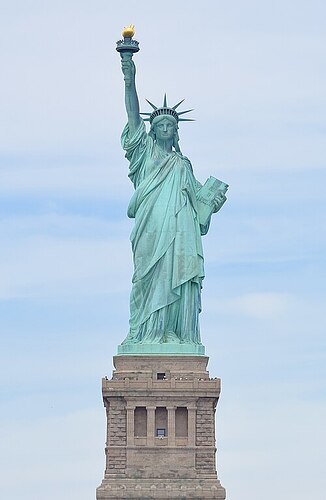 Front_view_of_Statue_of_Liberty_(cropped)